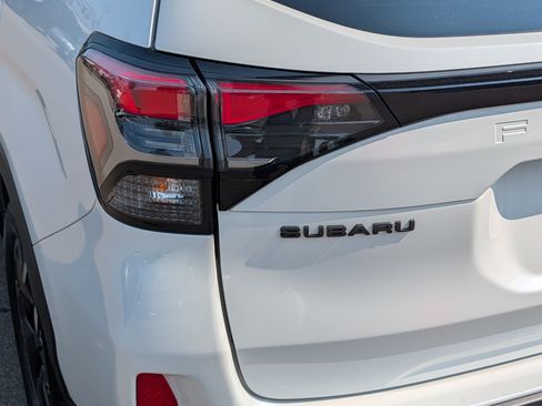 Certified 2025 Subaru Forester Premium AWD/4WD image 17