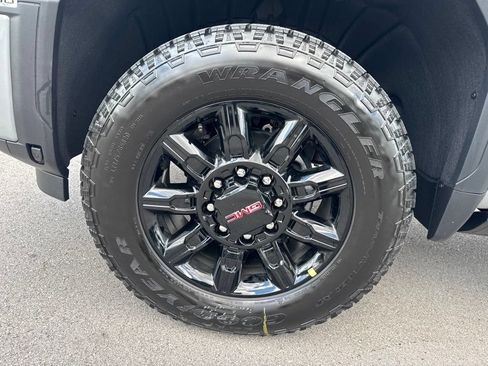 New 2026 GMC Sierra 2500 AT4 w/ AT4 Premium Plus Package AWD/4WD image 31
