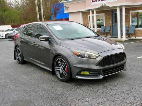 Used 2018 Ford Focus ST w/ Equipment Group 402A image 5
