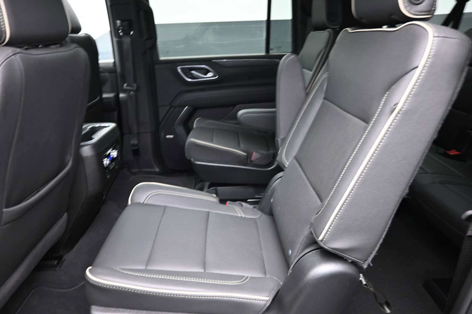 Used 2024 GMC Yukon XL SLT w/ SLT Luxury Package AWD/4WD image 20