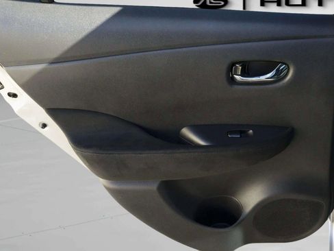 Used 2015 Nissan Leaf S image 24