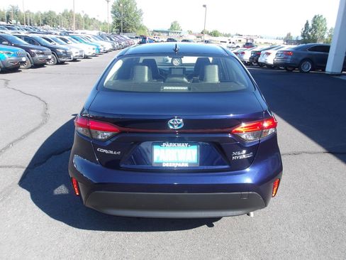 Used 2023 Toyota Corolla XLE w/ Carpet Mat Package (TMS) FWD image 4