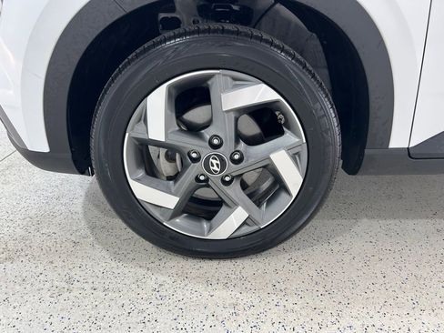 Used 2025 Hyundai Venue SEL FWD image 28