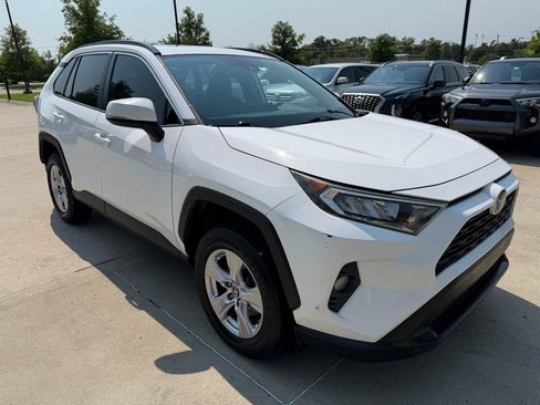 Used 2019 Toyota RAV4 XLE FWD image 3