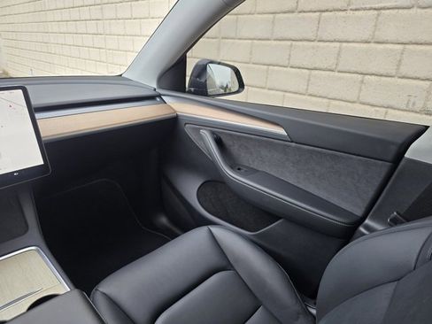 Used 2024 Tesla Model Y Long Range image 27