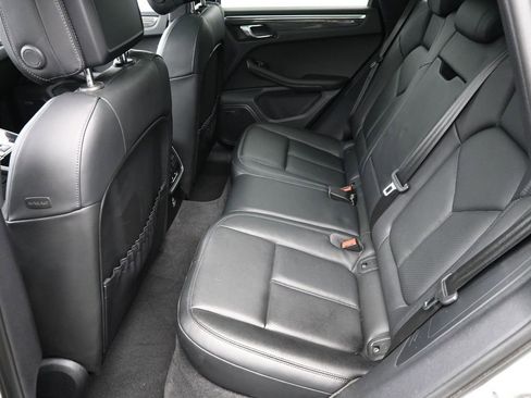 Certified 2023 Porsche Macan S AWD/4WD image 7