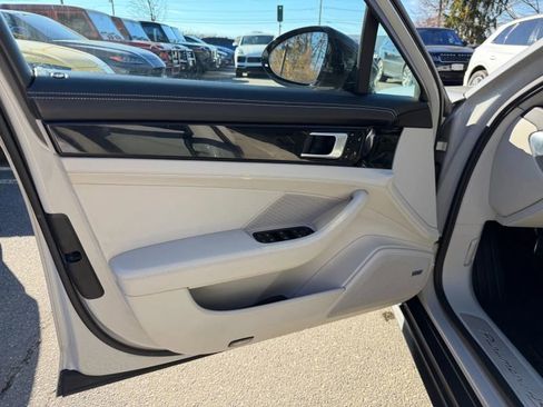 Used 2018 Porsche Panamera 4S image 13