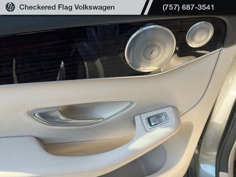 Used 2021 Mercedes-Benz GLC 300 4MATIC image 25