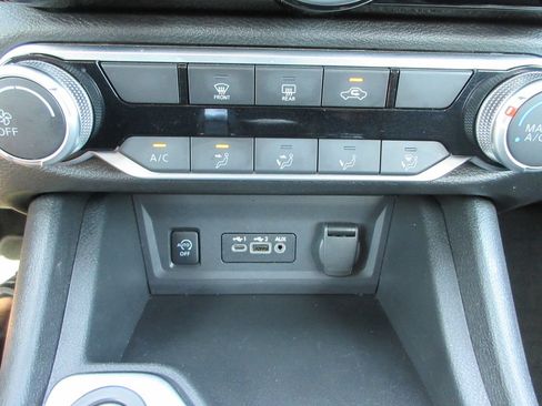 Used 2025 Nissan Sentra SV FWD image 27