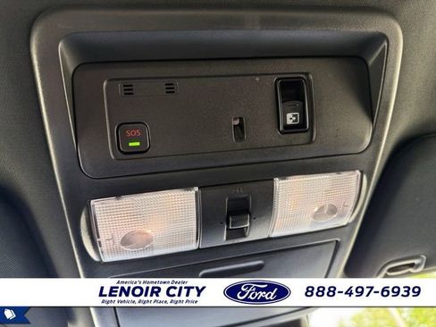 Used 2023 Nissan Titan PRO-4X w/ Pro-4x Convenience Package AWD/4WD image 17