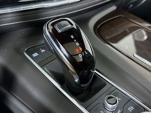 Used 2021 Cadillac Escalade Premium Luxury Platinum image 16