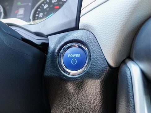 Used 2022 Toyota RAV4 XLE image 28