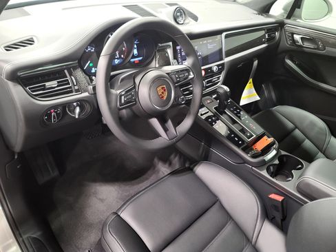 New 2026 Porsche Macan GTS image 4