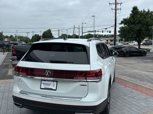 Used 2024 Volkswagen Atlas SE AWD/4WD image 10