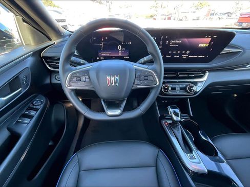 Used 2025 Buick Envista Sport Touring image 6