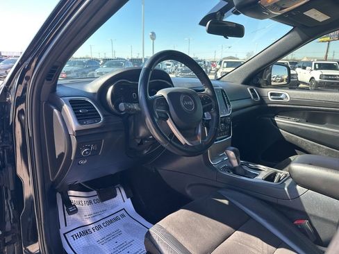 Used 2021 Jeep Grand Cherokee Laredo X image 12