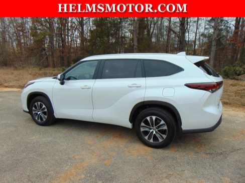 Used 2025 Toyota Highlander XLE image 5