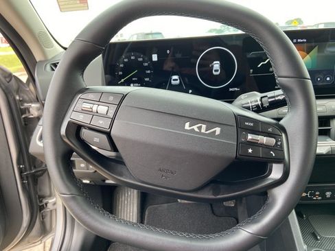 Used 2025 Kia K4 EX FWD image 35
