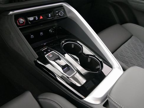 New 2025 Audi SQ5 Premium image 20