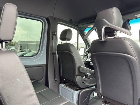Used 2024 Mercedes-Benz Sprinter 2500 image 33