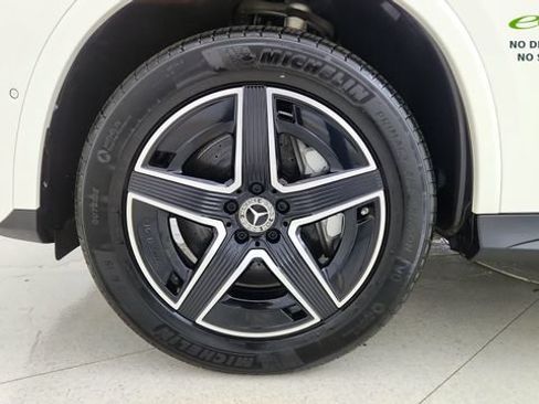 Used 2025 Mercedes-Benz GLC 300 4MATIC image 57