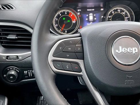 Used 2022 Jeep Cherokee Latitude Lux w/ Sun & Sound Group image 25