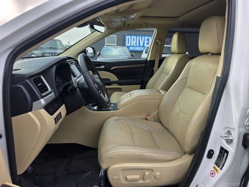 Used 2019 Toyota Highlander Limited image 9