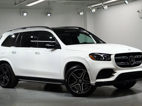 Used 2023 Mercedes-Benz GLS 450 4MATIC image 2