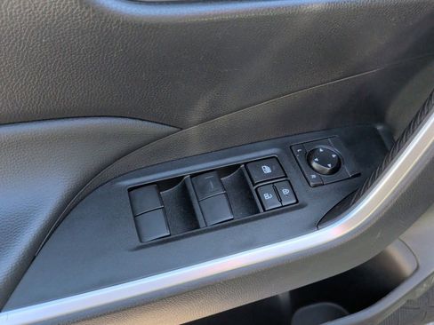 Used 2022 Toyota RAV4 LE FWD image 10
