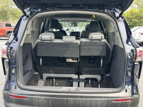 Used 2023 Toyota Sienna XLE FWD image 26