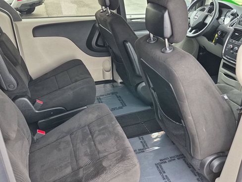 Used 2013 Dodge Grand Caravan SE FWD image 24
