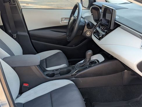 Used 2025 Toyota Corolla LE image 24