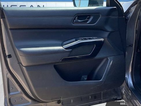 Used 2025 Nissan Pathfinder SV AWD/4WD image 19