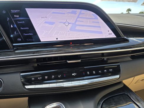 Used 2023 Cadillac Escalade Premium Luxury image 16