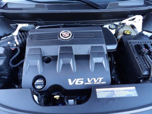 Used 2015 Cadillac SRX Luxury w/ LPO, Sports Edition Package image 16