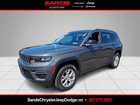 Used 2023 Jeep Grand Cherokee Limited AWD/4WD image 1