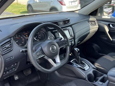 Used 2018 Nissan Rogue SV w/ Premium Package AWD/4WD image 10