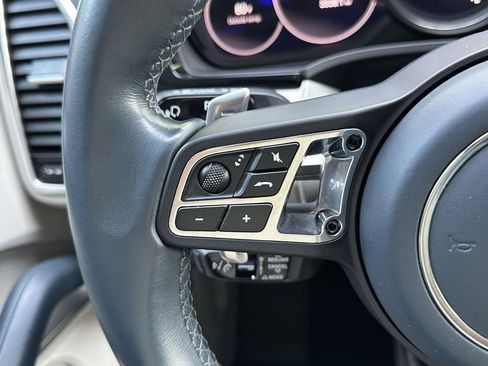 Certified 2022 Porsche Cayenne Turbo AWD/4WD image 22