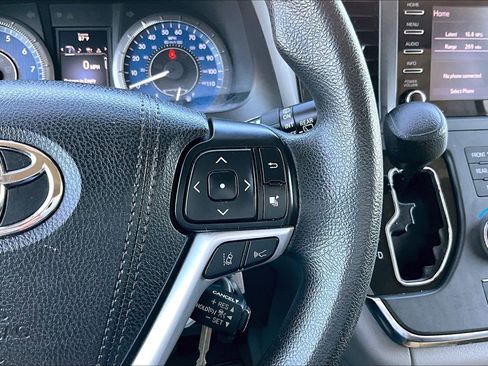 Used 2018 Toyota Sienna LE AWD/4WD image 16