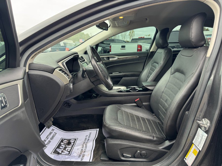 Used 2015 Ford Fusion SE w/ Equipment Group 202A FWD image 15