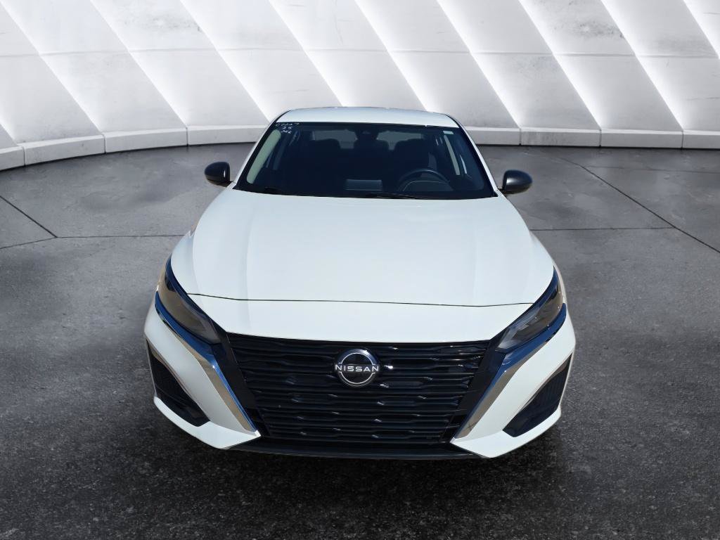 Used 2025 Nissan Altima 2.5 SV FWD image 2