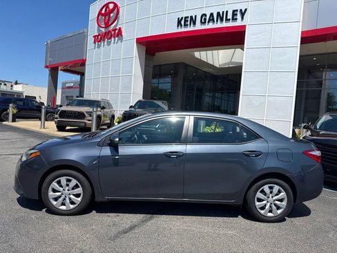 Used 2016 Toyota Corolla LE FWD image 2