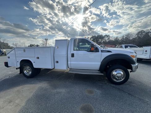 Used 2016 Ford F550 2WD Regular Cab Super Duty image 4