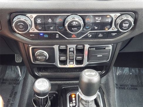 Used 2024 Jeep Wrangler Unlimited w/ Convenience Group AWD/4WD image 21