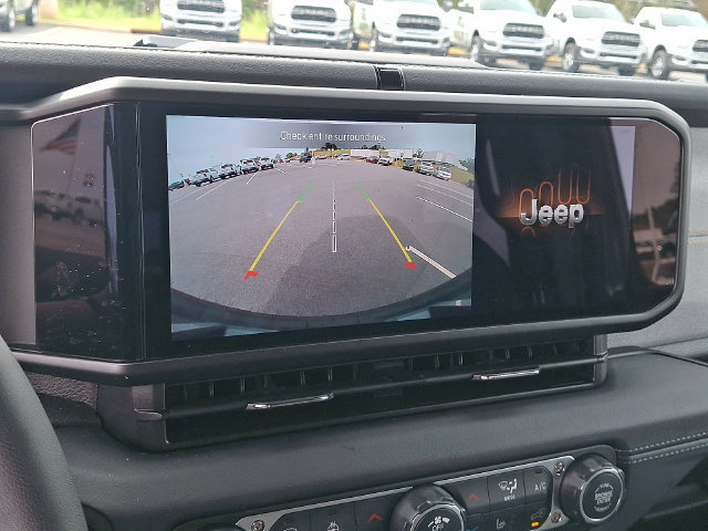 Used 2026 Jeep Wrangler Unlimited Sahara AWD/4WD image 18