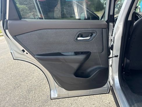 Used 2023 Nissan Rogue SV AWD/4WD image 24