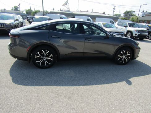 Used 2023 Toyota Crown image 2