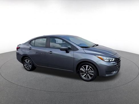 Used 2025 Nissan Versa SV FWD image 2