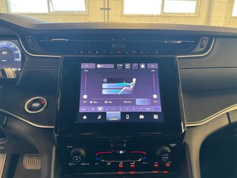 New 2025 Jeep Grand Cherokee 4WD image 30