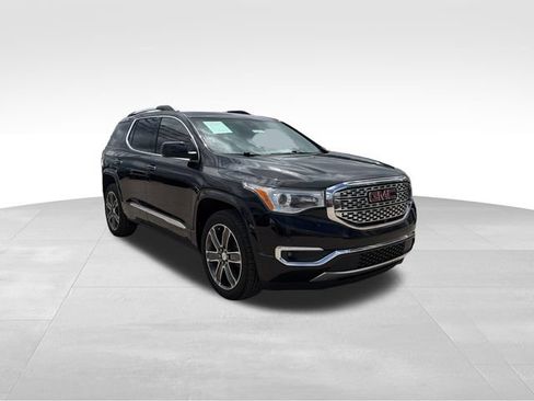 Used 2018 GMC Acadia Denali w/ Technology Package FWD image 3